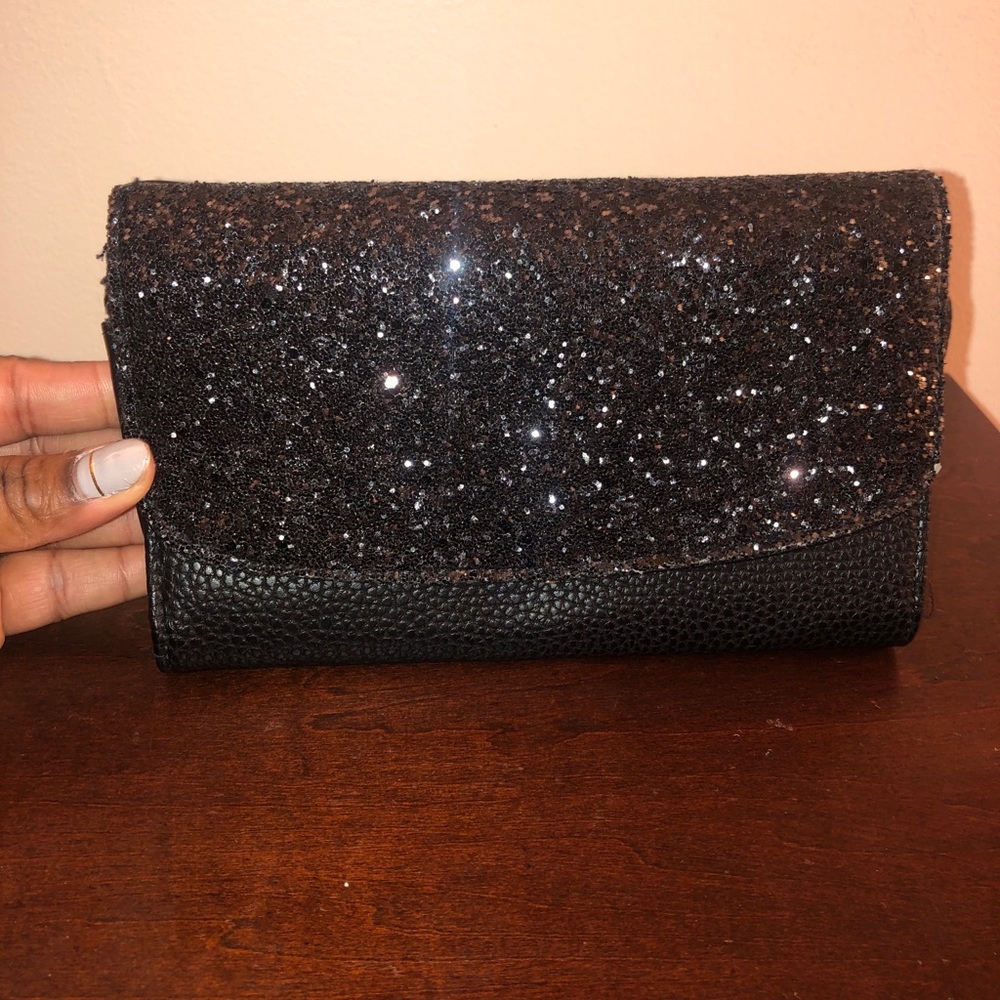 Crossbody/convertible clutch